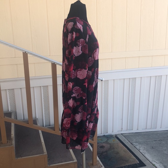 Beautiful BCBG Generation Flowly Dress - Picture 5 of 13